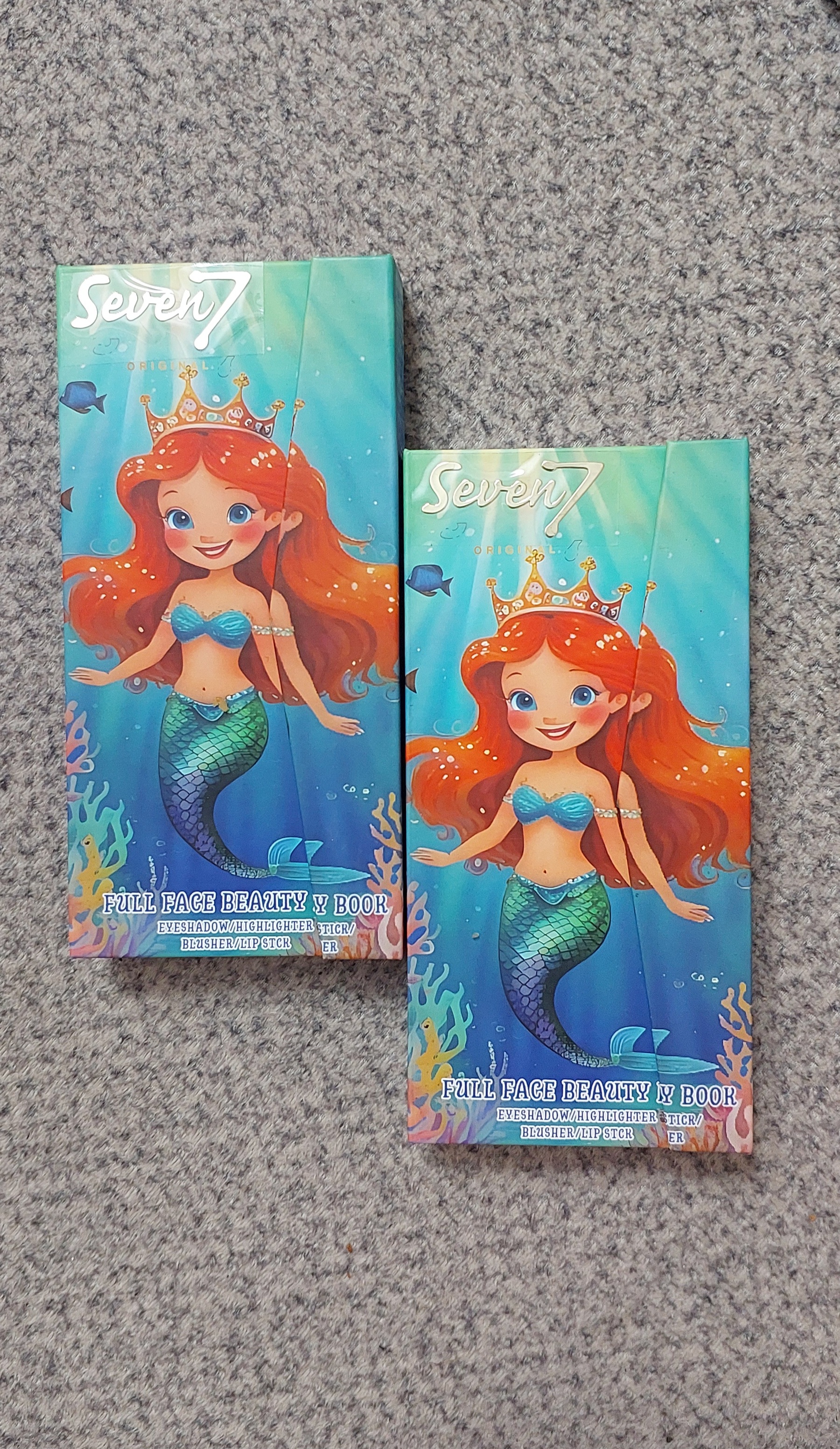 سایه پالتی ۱۸ رنگ ب همراه هایلایتر،رژگونه و رژ با بهترین پیگمنت و کیفیت مناسب برای روز مره و مهمانی ها هم رنگ نود و مات دارد،هم شاین و براق و هم گلیتر